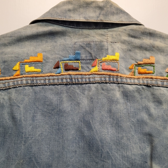 Vintage Levi's Mens Light Blue Denim Jacket w/ Southwestern Embroidery - Size 40 - Picture 8 of 10